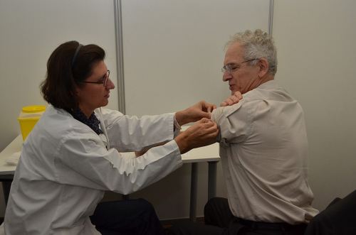 Bichat - inauguration kisoque de vaccination 2017 - vaccination C. Devys